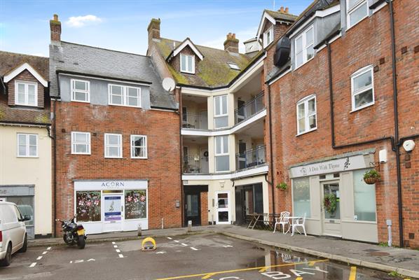 Stonehenge Walk, Amesbury, SP4 7DB