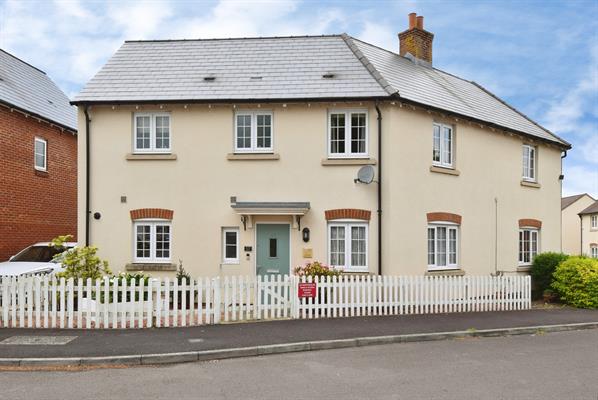 Clover Lane, Durrington, SP4 8FG