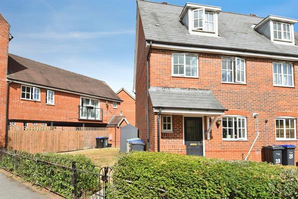 Oaklands Avenue, Amesbury, SP4 7WL